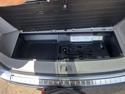 Used 2019 Toyota Highlander XLE AWD/4WD image 19