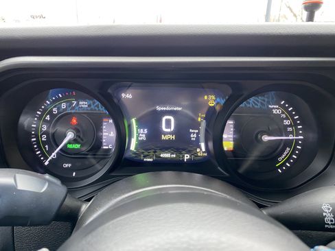 Used 2024 Jeep Wrangler Unlimited Rubicon 4xe image 23