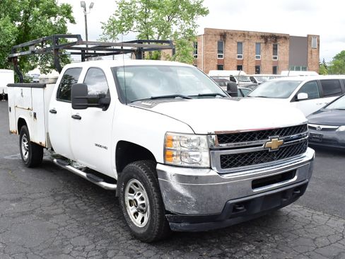 Used 2011 Chevrolet Silverado 3500 W/T image 2