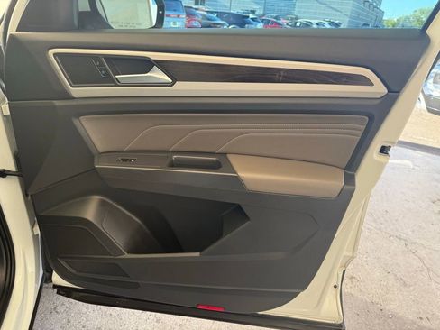 Used 2021 Volkswagen Atlas SE image 12