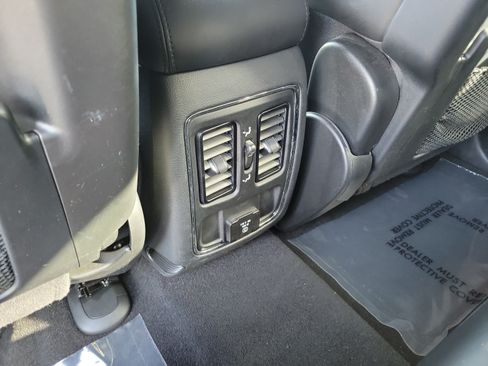 Used 2021 Jeep Grand Cherokee Laredo X AWD/4WD image 11