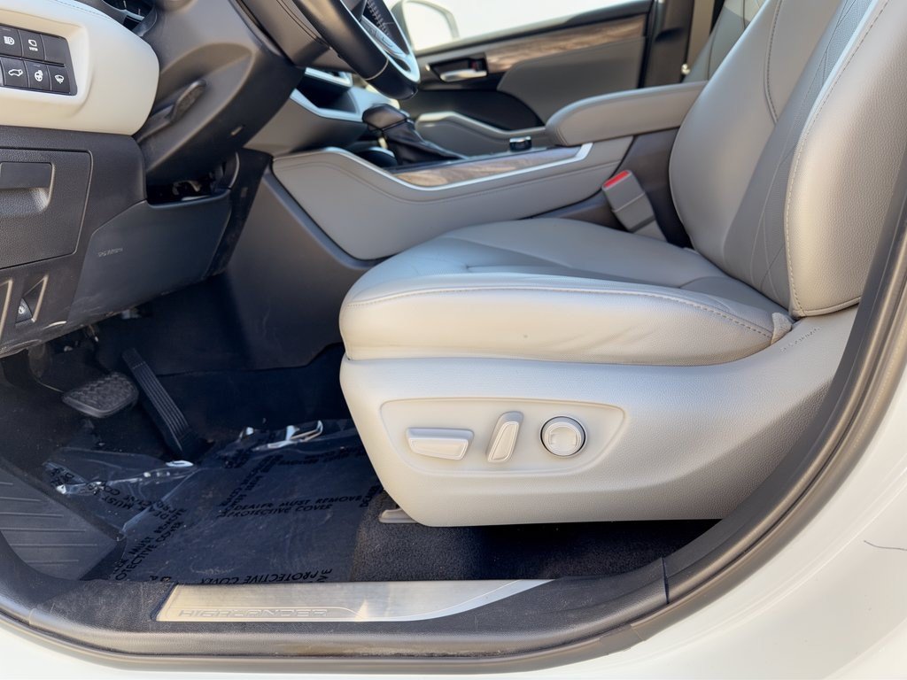 Used 2021 Toyota Highlander Platinum AWD/4WD image 16
