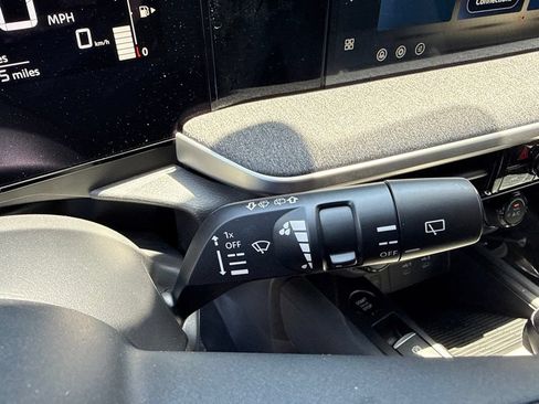 Used 2026 Nissan Kicks SV AWD/4WD image 23