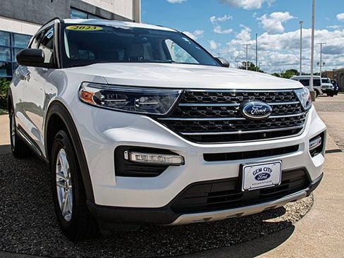 Used 2023 Ford Explorer XLT w/ Equipment Group 202A image 7