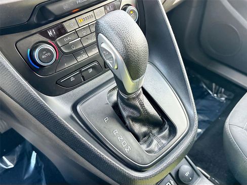 Used 2021 Ford Transit Connect XLT image 18