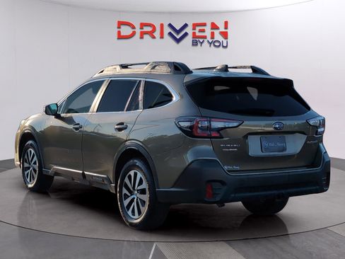 Used 2022 Subaru Outback Premium image 3