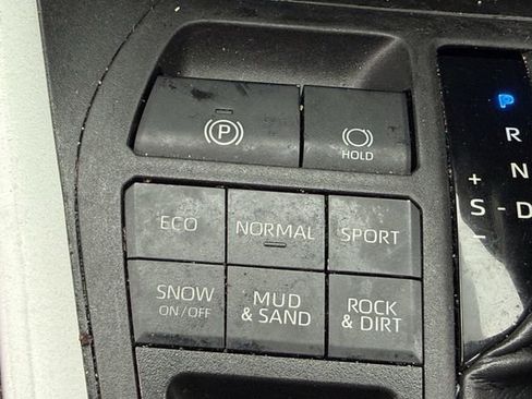 Used 2020 Toyota RAV4 LE w/ All Weather Liner Package AWD/4WD image 21