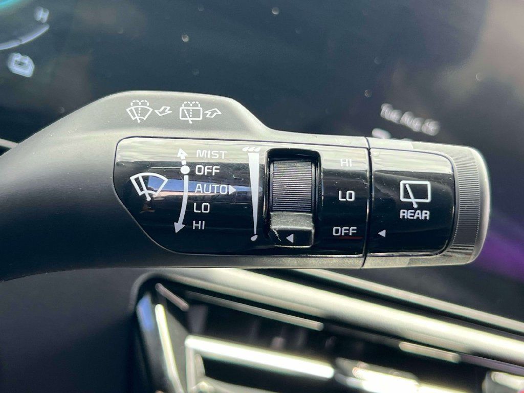 Used 2025 Kia Niro EX w/ EX Cold Weather Package FWD image 25