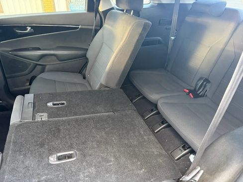 Used 2017 Kia Sorento LX w/ LX V6 Convenience Package image 15