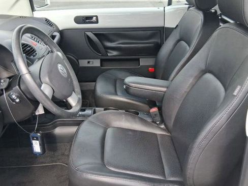 Used 2009 Volkswagen Beetle S FWD image 5