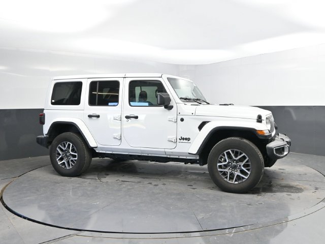 Used 2025 Jeep Wrangler Unlimited Sahara AWD/4WD image 3