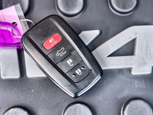 Used 2025 Toyota RAV4 XLE w/ Convenience Package AWD/4WD image 21