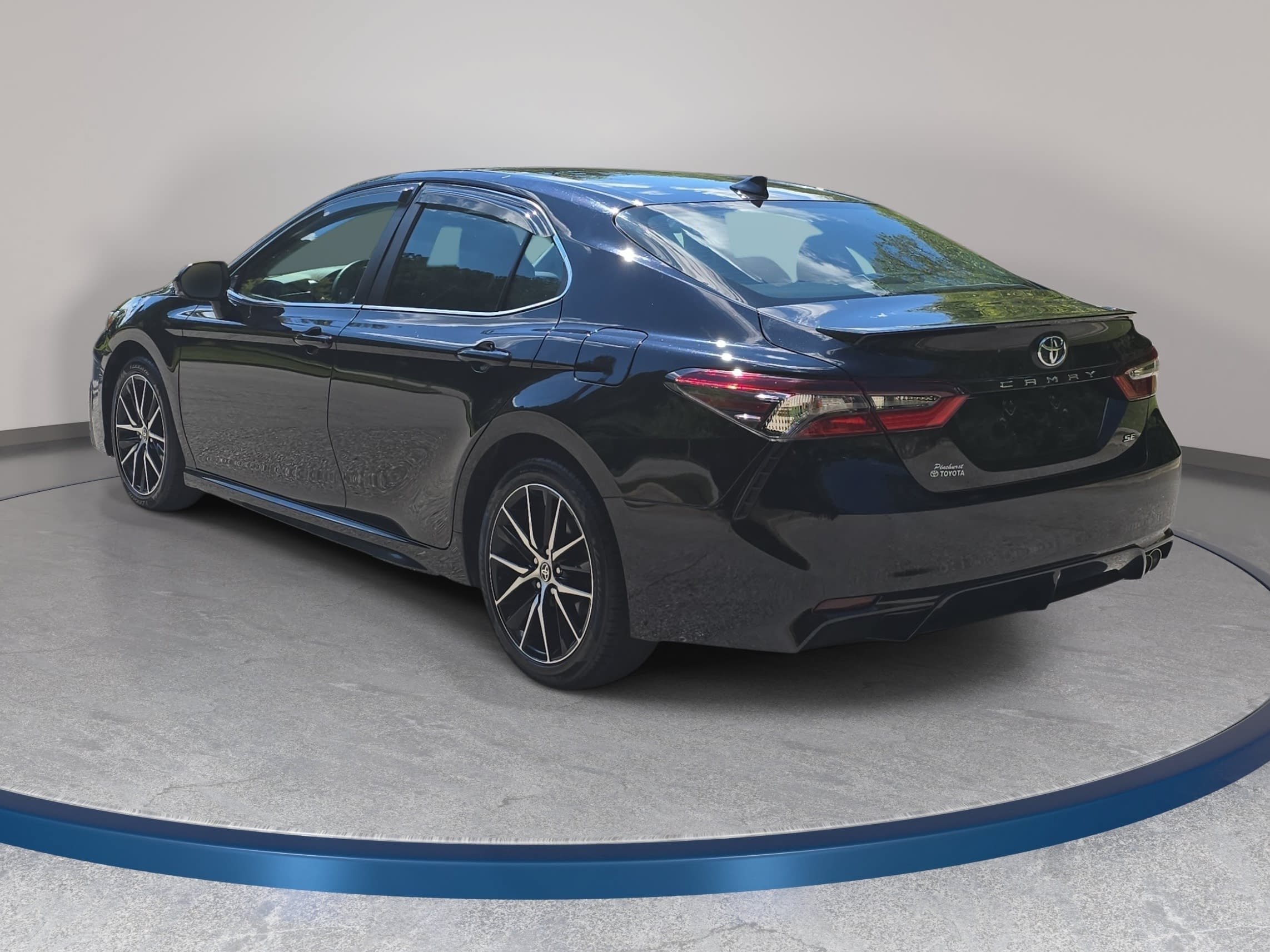 Used 2024 Toyota Camry SE FWD image 7