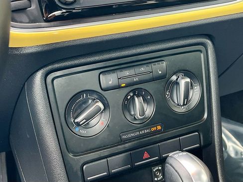 Used 2013 Volkswagen Beetle TDI image 14