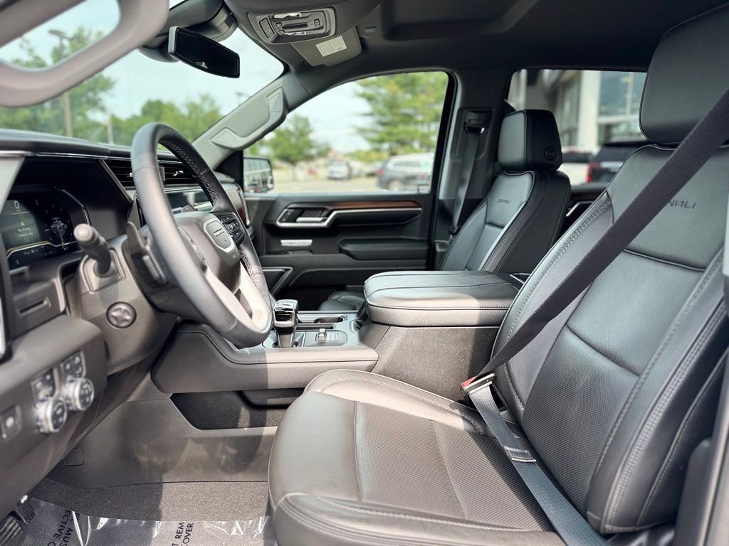 Used 2025 GMC Sierra 1500 Denali AWD/4WD image 15