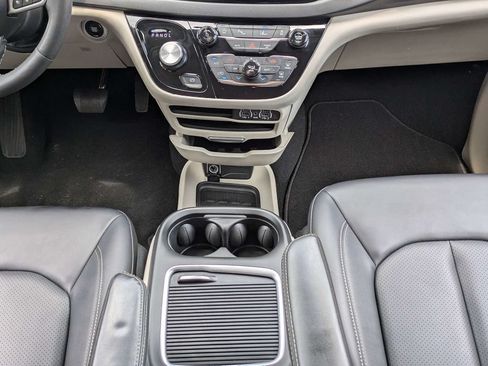Used 2024 Chrysler Pacifica Touring-L FWD image 20