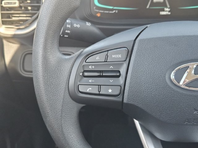 Used 2026 Hyundai Venue SE FWD image 26