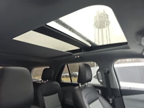 Used 2022 Ford Explorer XLT w/ Equipment Group 202A image 17