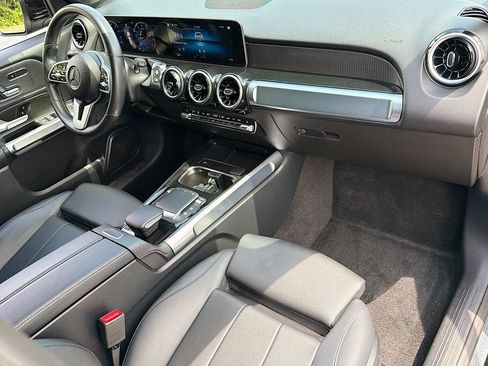 Used 2021 Mercedes-Benz GLB 250 4MATIC image 29