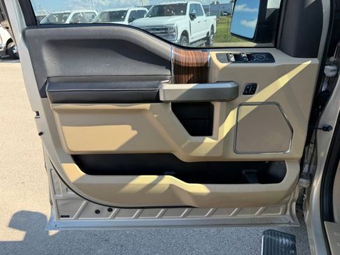 Used 2017 Ford F150 Lariat w/ Equipment Group 502A Luxury AWD/4WD image 10