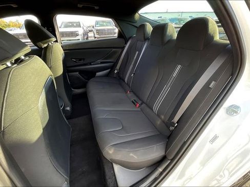 Certified 2025 Hyundai Elantra Sport image 26