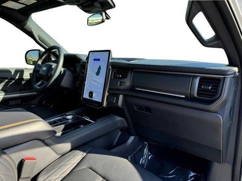 Used 2024 Ford Expedition Platinum RWD image 57