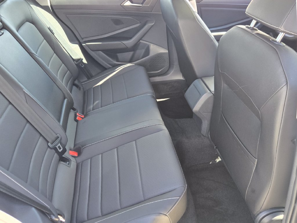 Certified 2023 Volkswagen Jetta SE w/ Panoramic Sunroof Package FWD image 16