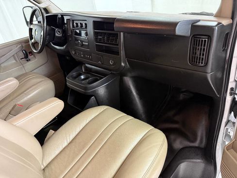 Used 2017 Chevrolet Express 2500 image 41