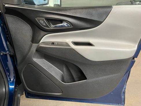 Used 2022 Chevrolet Equinox LS w/ LS Convenience Package AWD/4WD image 11