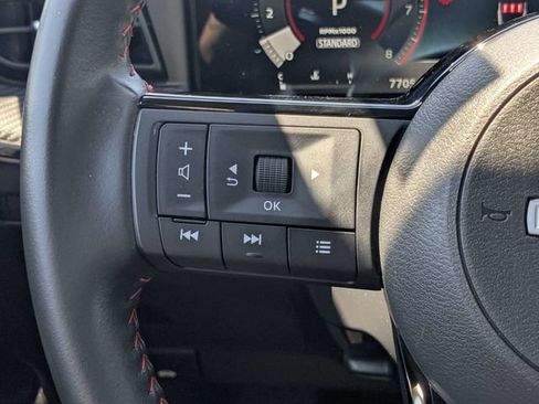 Used 2025 Nissan Kicks SR FWD image 19