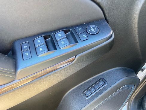 Used 2019 Chevrolet Suburban LT AWD/4WD image 16