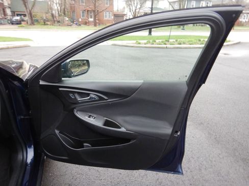Used 2016 Chevrolet Malibu LT image 22