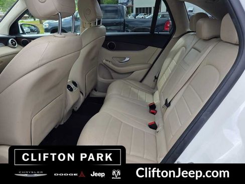 Used 2022 Mercedes-Benz GLC 300 4MATIC image 13