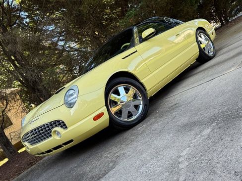 Used 2002 Ford Thunderbird image 3