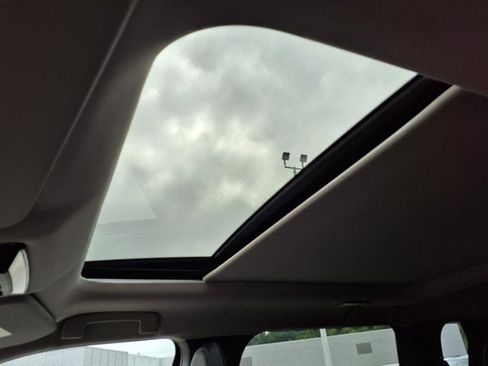 New 2025 Mitsubishi Outlander SE image 6