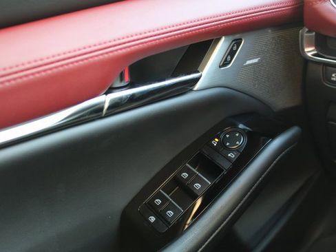 New 2026 MAZDA MAZDA3 Hatchback w/Premium Plus Pkg image 19