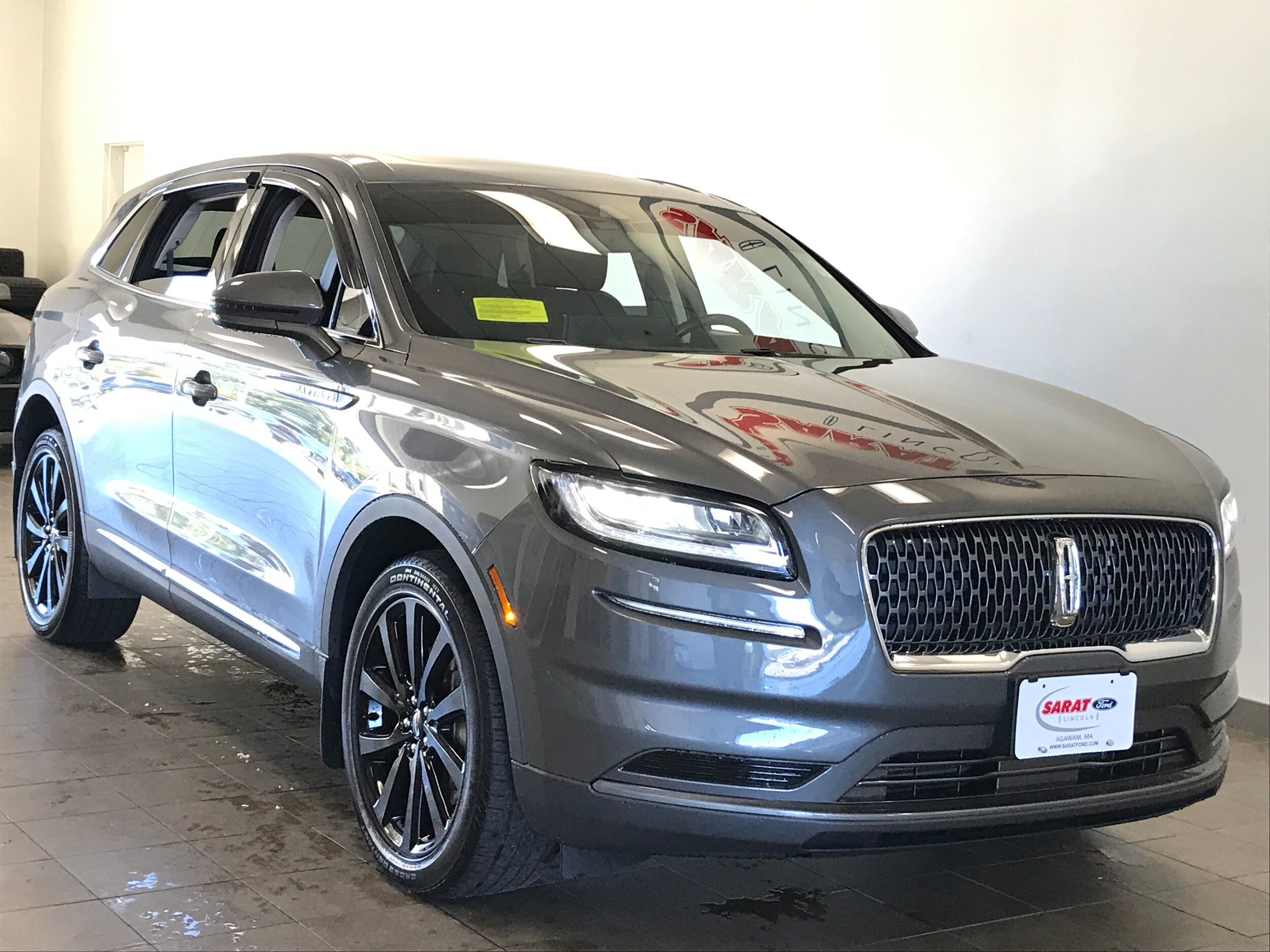 Used 2023 Lincoln Nautilus Reserve w/ Monochromatic Package AWD/4WD image 2