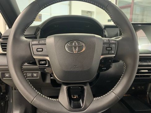 Used 2025 Toyota Camry SE FWD image 16