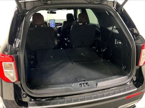 Used 2022 Ford Explorer Platinum w/ Equipment Group 601A AWD/4WD image 39