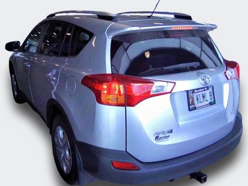 Used 2015 Toyota RAV4 LE AWD/4WD image 4