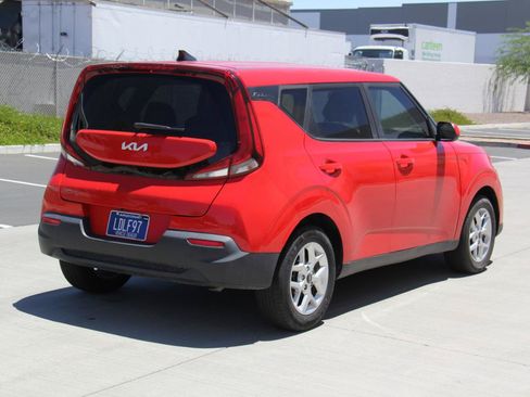 Used 2022 Kia Soul LX w/ Technology Package FWD image 5