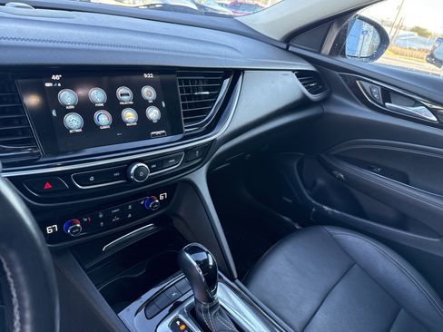 Used 2018 Buick Regal Essence w/ Driver Confidence Package #1 image 10