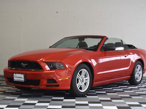 Used 2013 Ford Mustang Convertible image 1