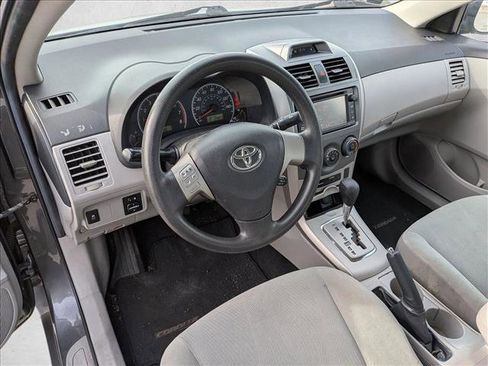 Used 2013 Toyota Corolla LE image 9