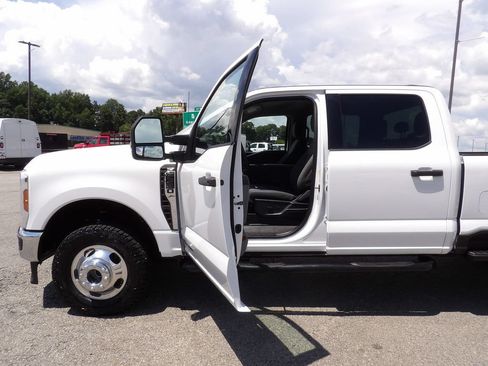 Used 2025 Ford F350 XLT AWD/4WD image 13