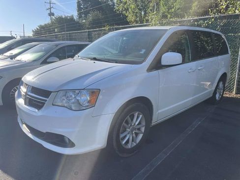 Used 2019 Dodge Grand Caravan SXT FWD image 3