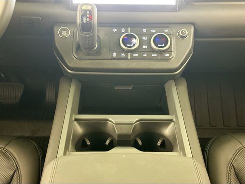 Used 2025 Land Rover Defender 110 X-Dynamic SE image 12