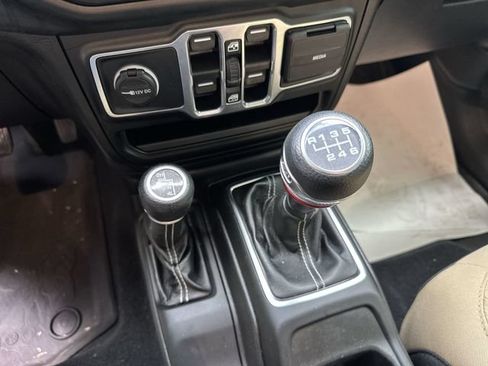 Used 2021 Jeep Wrangler Unlimited Sahara w/ LED Lighting Group AWD/4WD image 21