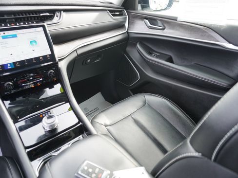 Used 2021 Jeep Grand Cherokee L Limited image 19