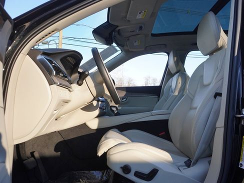 Used 2022 Volvo XC90 T6 Inscription w/ Advanced Package image 39